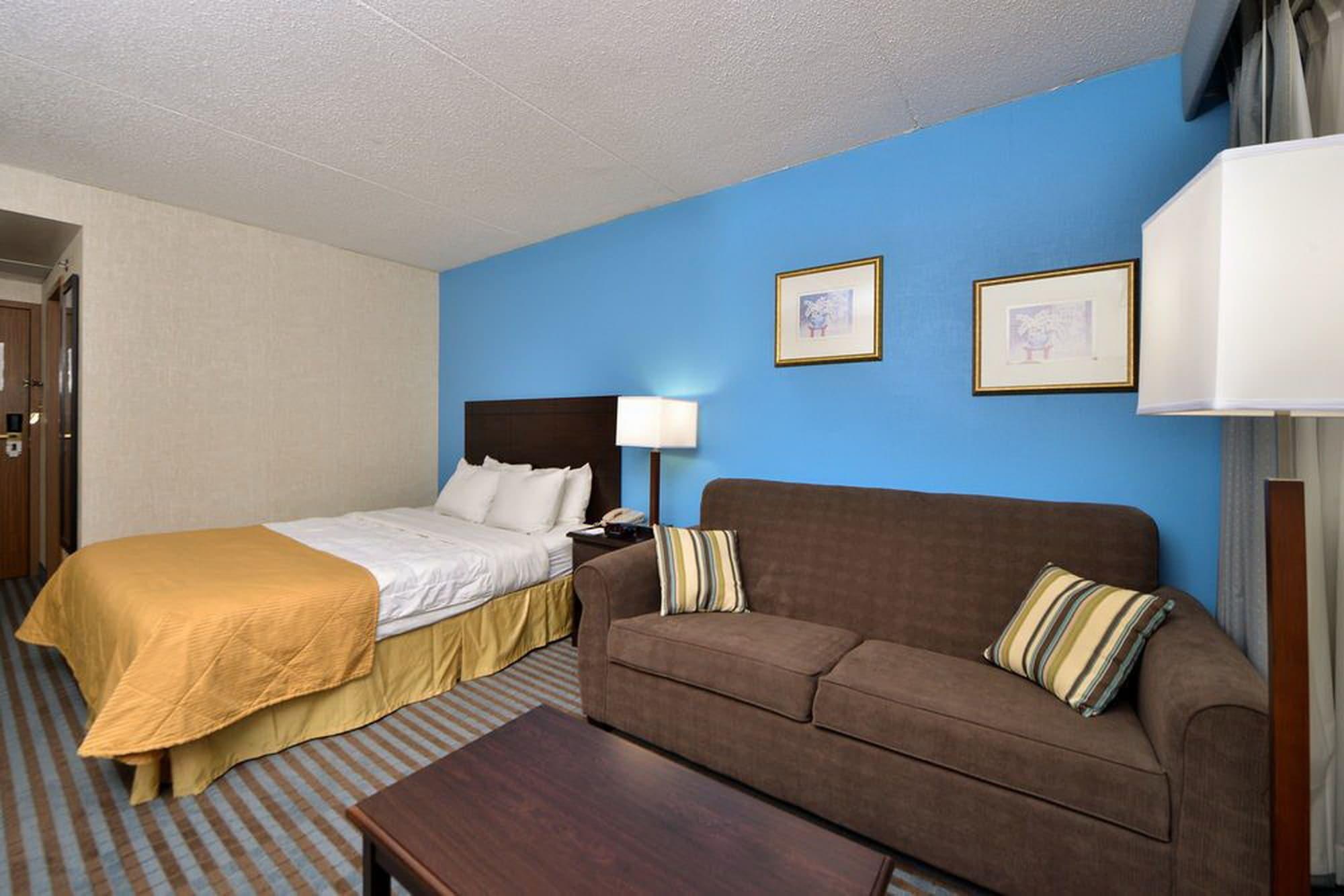 Ramada By Wyndham Cedar Rapids Exterior foto