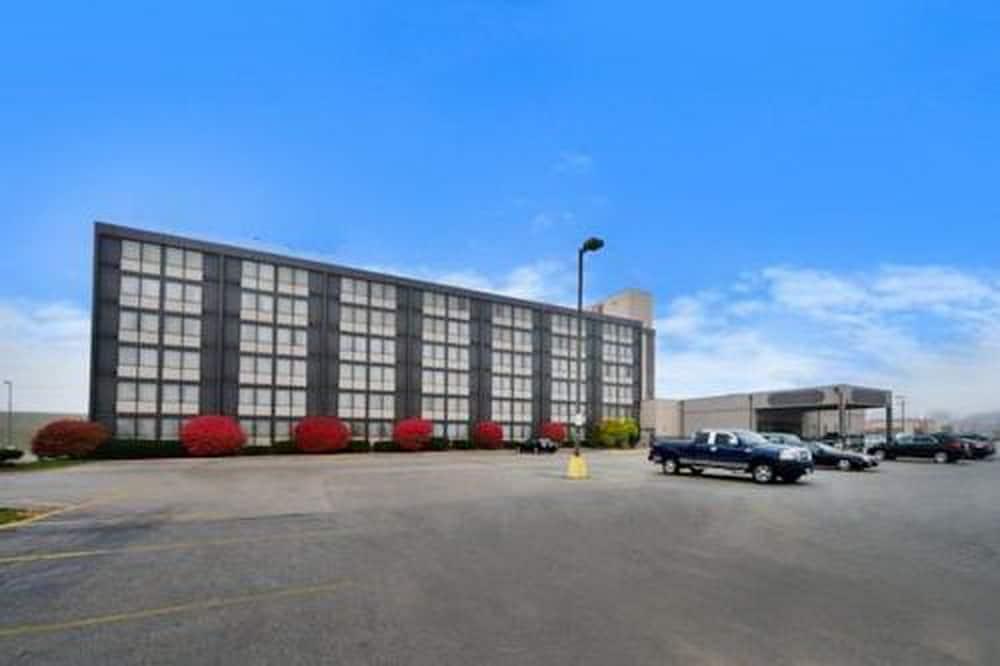Ramada By Wyndham Cedar Rapids Exterior foto