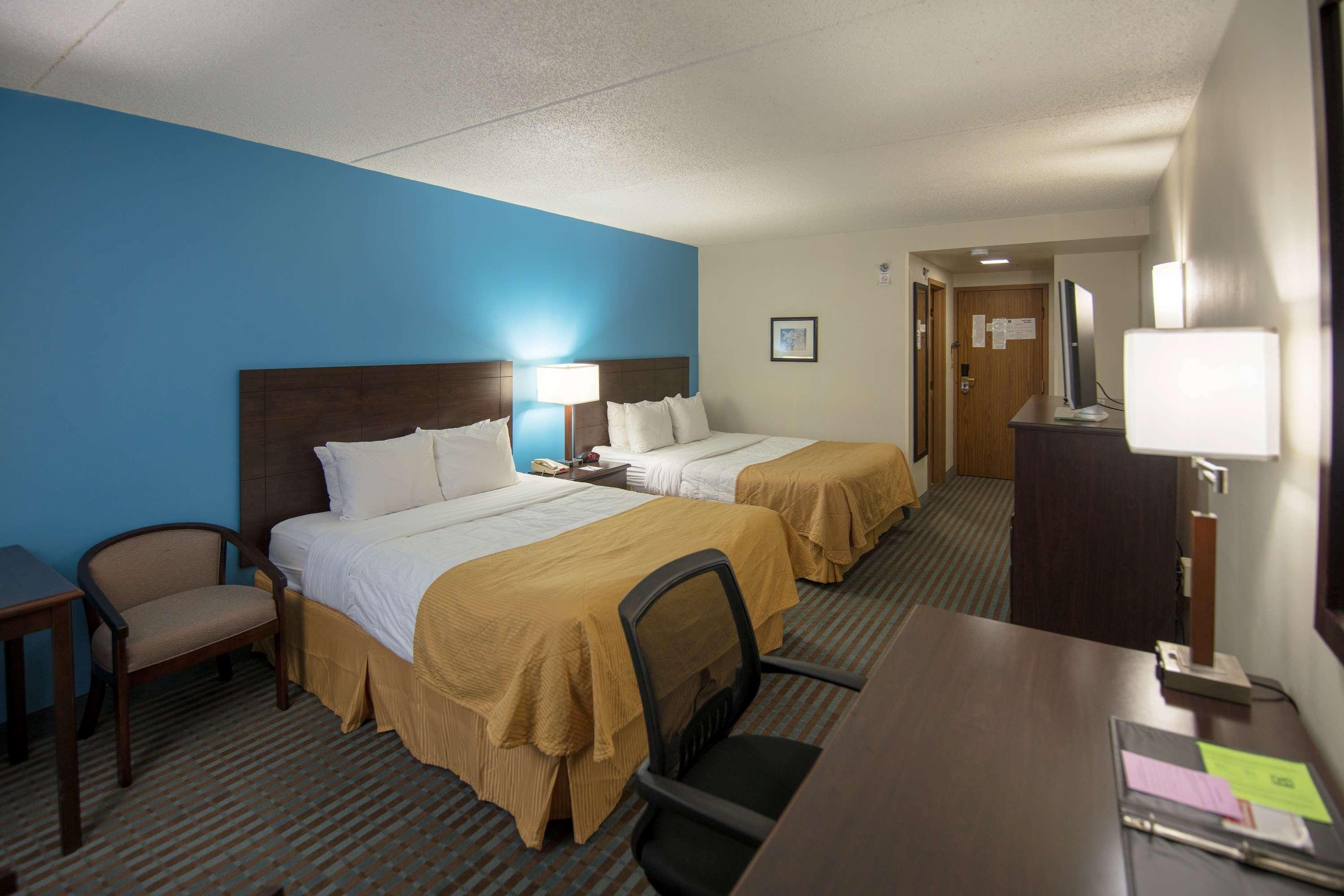 Ramada By Wyndham Cedar Rapids Exterior foto