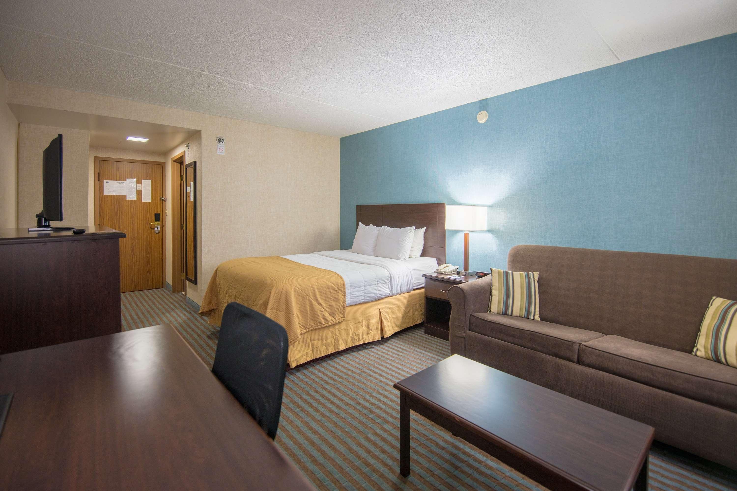 Ramada By Wyndham Cedar Rapids Exterior foto