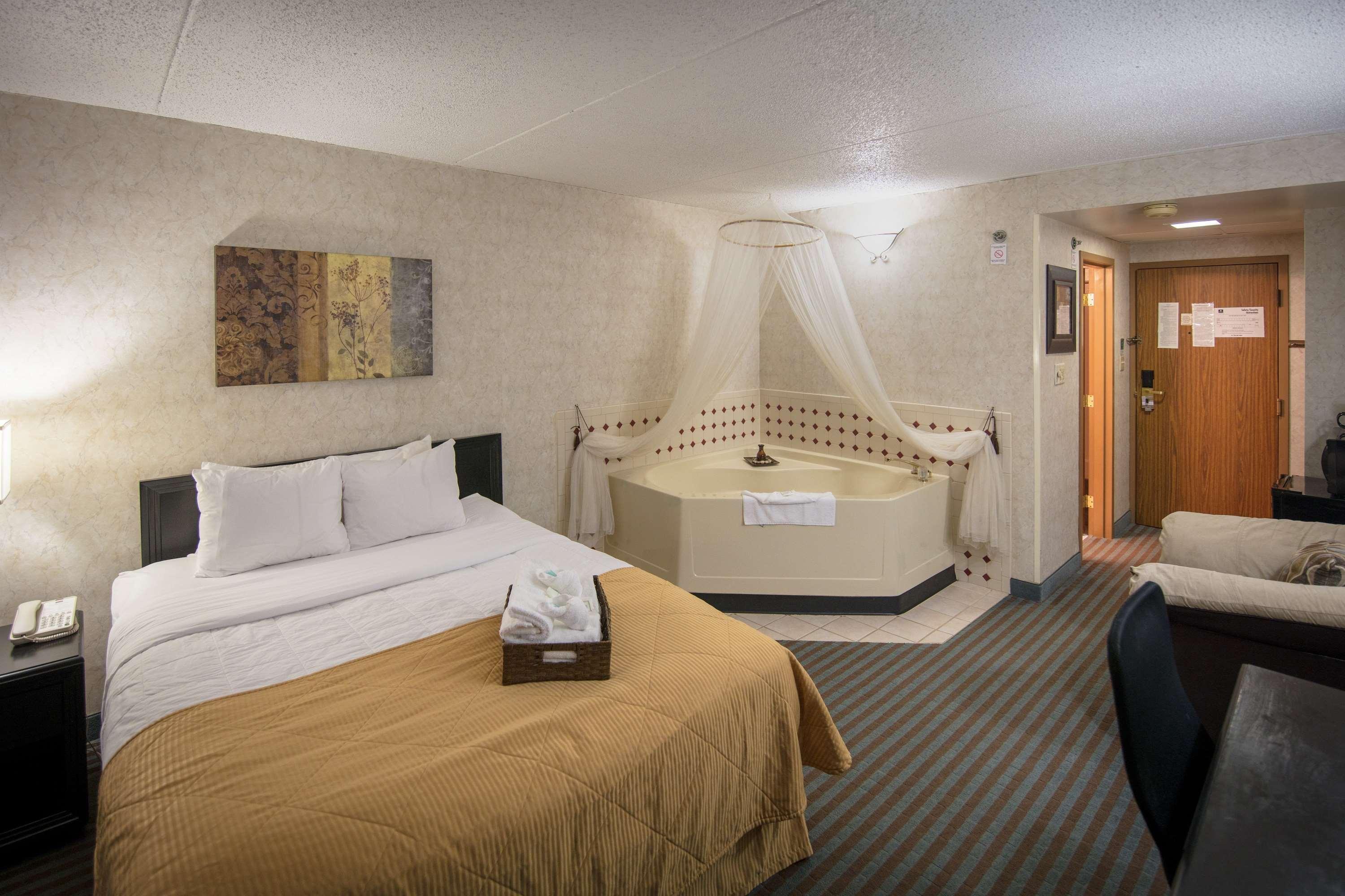 Ramada By Wyndham Cedar Rapids Exterior foto