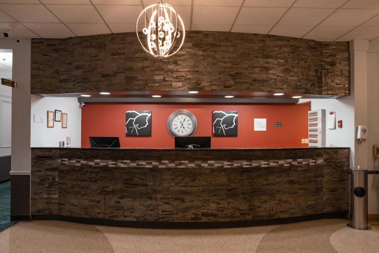 Ramada By Wyndham Cedar Rapids Exterior foto