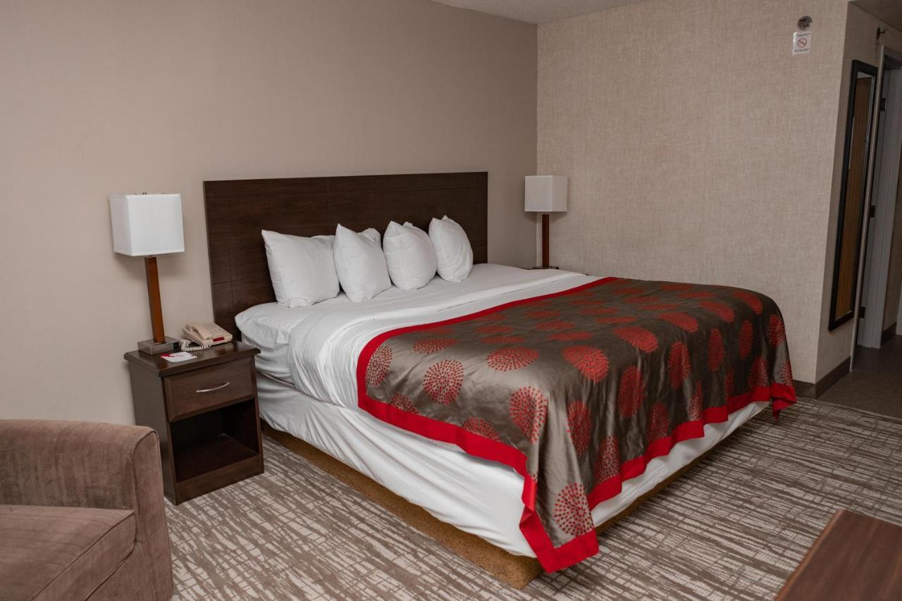 Ramada By Wyndham Cedar Rapids Exterior foto