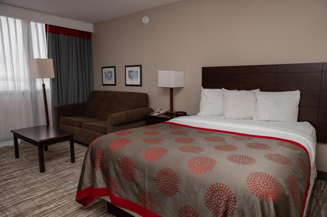 Ramada By Wyndham Cedar Rapids Exterior foto