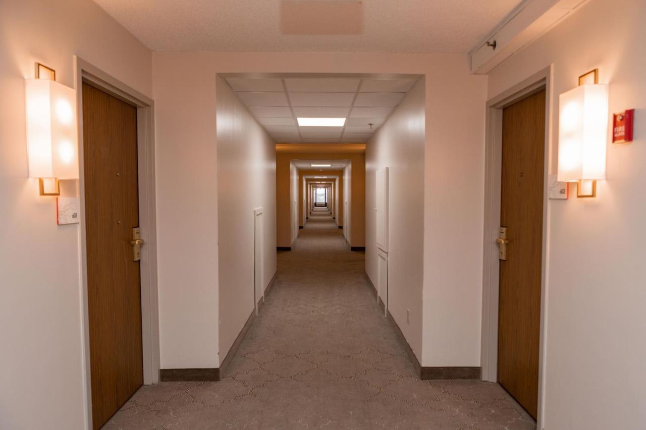 Ramada By Wyndham Cedar Rapids Exterior foto