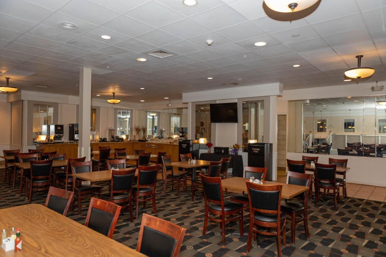 Ramada By Wyndham Cedar Rapids Exterior foto