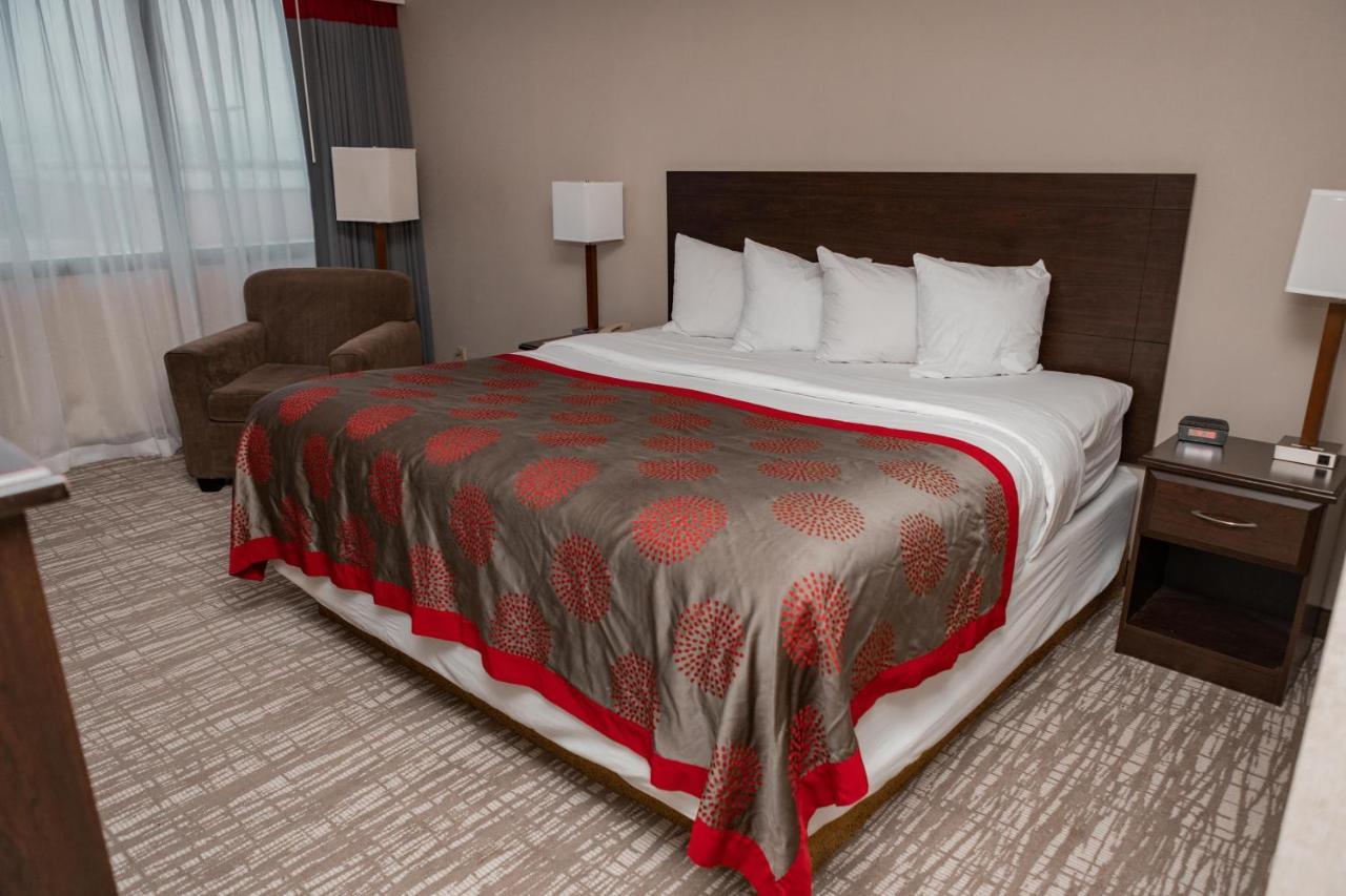 Ramada By Wyndham Cedar Rapids Exterior foto