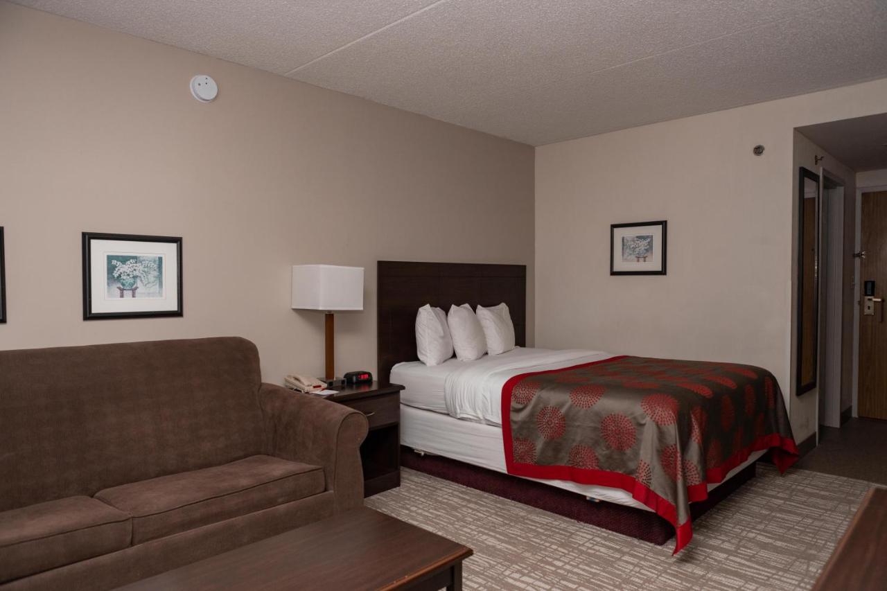 Ramada By Wyndham Cedar Rapids Exterior foto