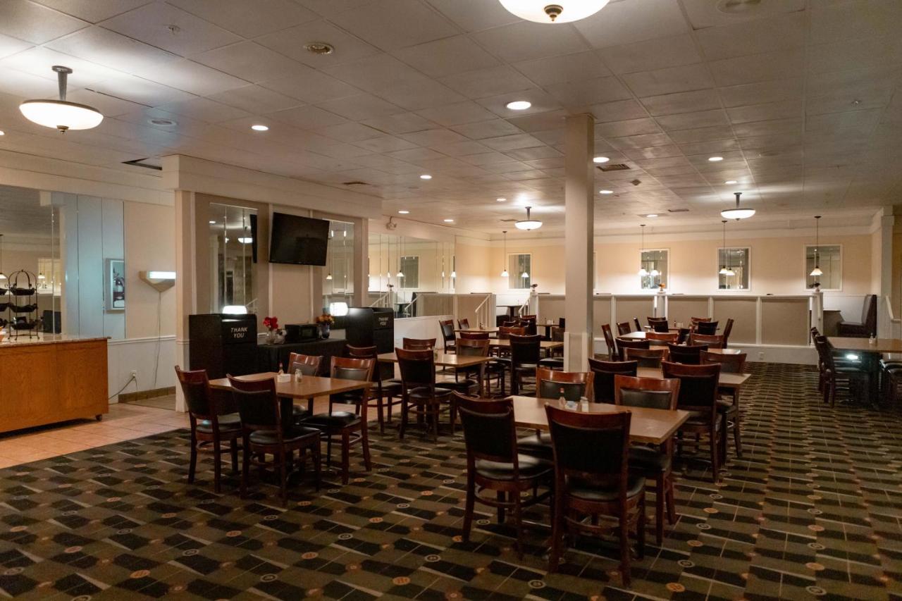 Ramada By Wyndham Cedar Rapids Exterior foto