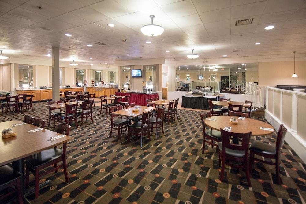 Ramada By Wyndham Cedar Rapids Exterior foto