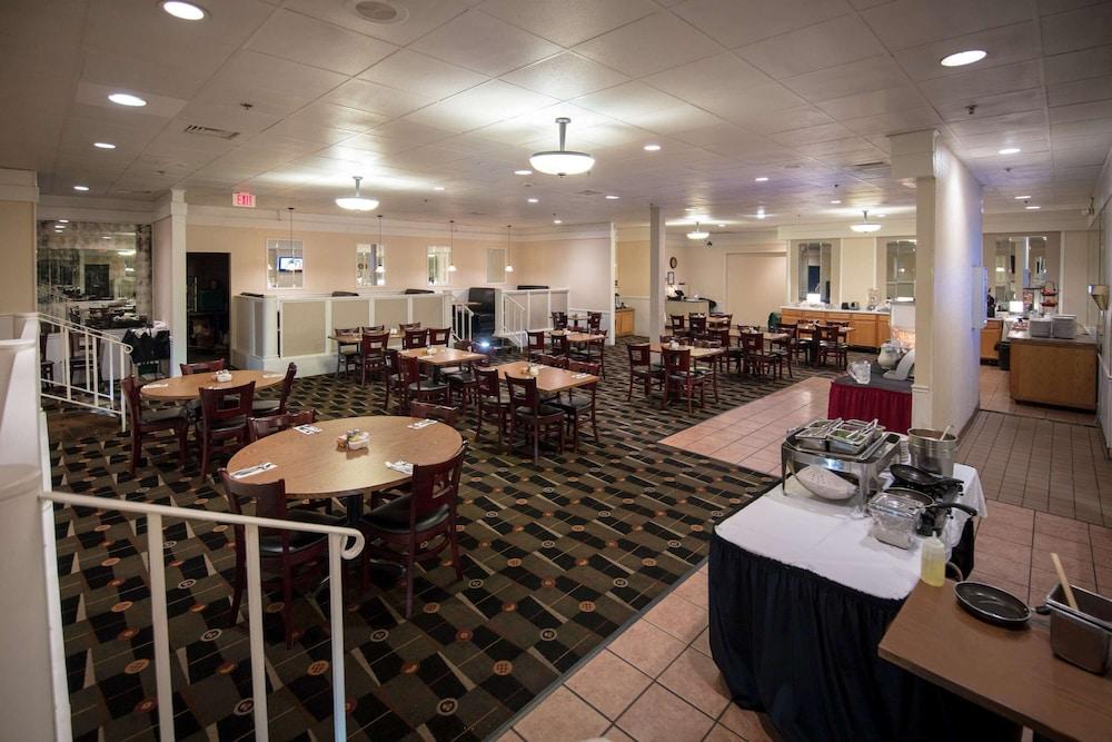 Ramada By Wyndham Cedar Rapids Exterior foto