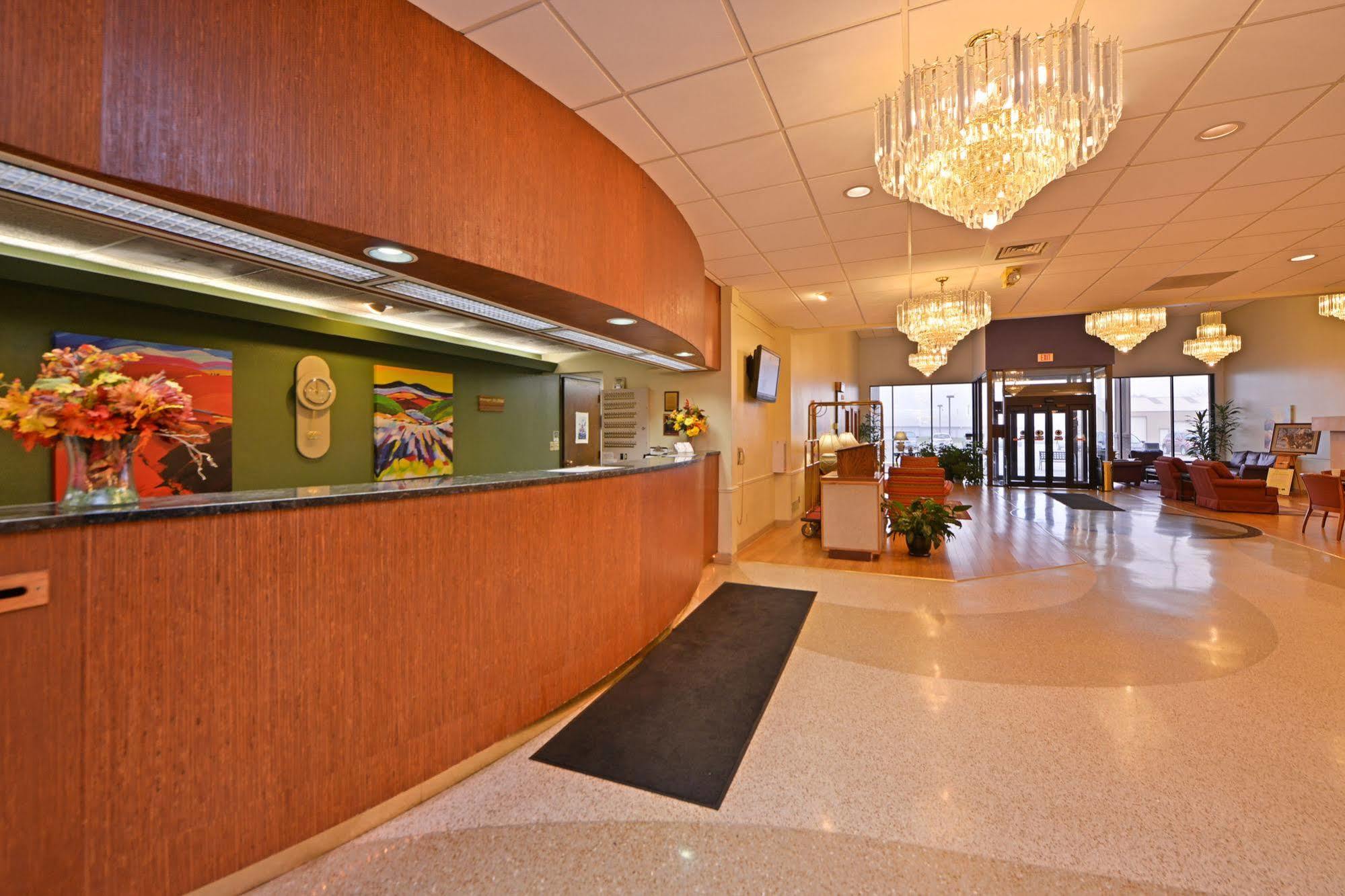 Ramada By Wyndham Cedar Rapids Exterior foto