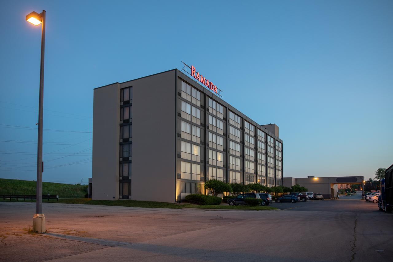 Ramada By Wyndham Cedar Rapids Exterior foto